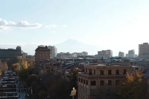 2022-11-28 - Уличный Ереван или зачем нужны фотоаппараты