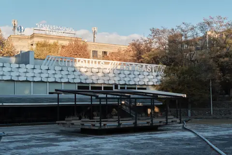 2022-11-28 - Уличный Ереван или зачем нужны фотоаппараты