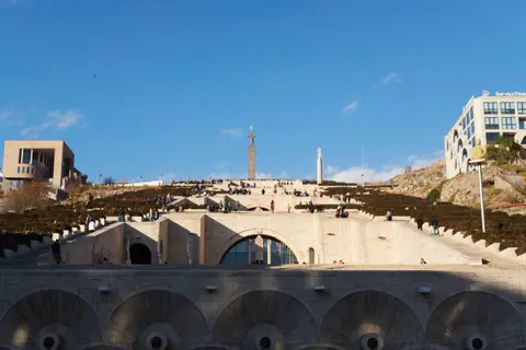 2022-11-28 - Уличный Ереван или зачем нужны фотоаппараты
